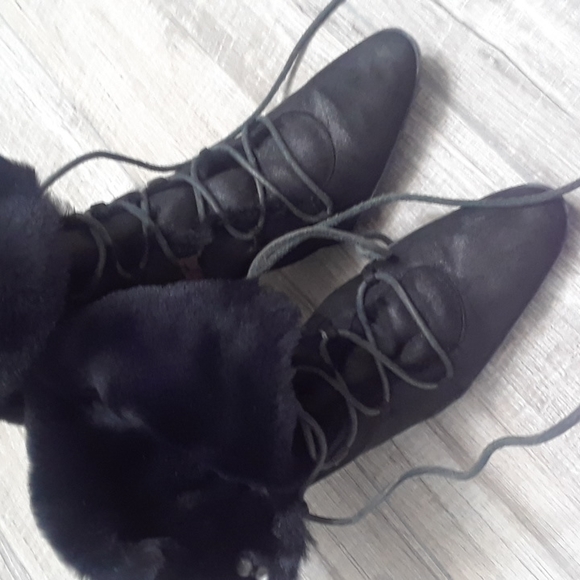 GUCCI FUR LINED BOOTS..RARE FIND.. - Picture 8 of 11